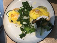 班尼迪克蛋羽衣甘蓝蘑菇吐司-Maxpoint Kitchen 西餐咖啡(乐峰广场店)