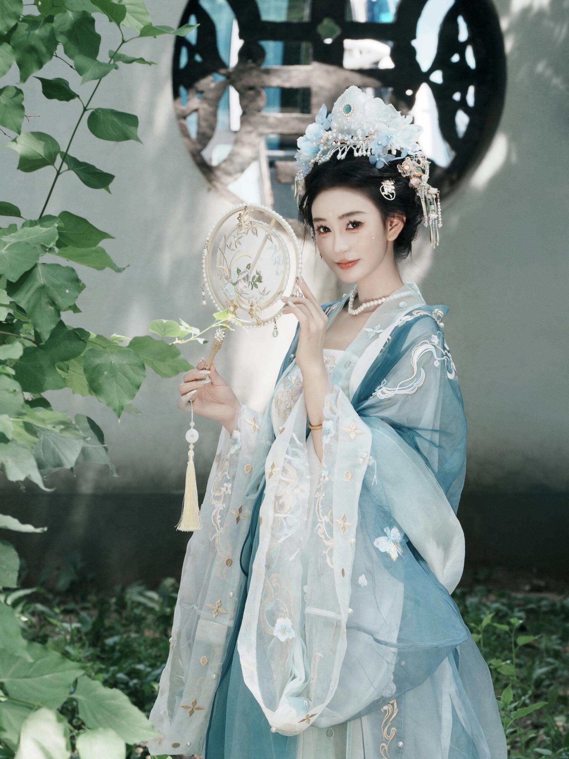 汉服美人轻盈来袭