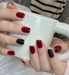 -花岐款式专研健康美甲沙龙