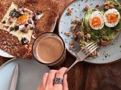 牛油果煮蛋吐司-RAC BAR(安福路店)