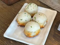 招牌鲜肉生煎-常盛香生煎·酸辣汤.无锡老字号玉兰饼(新生路店)