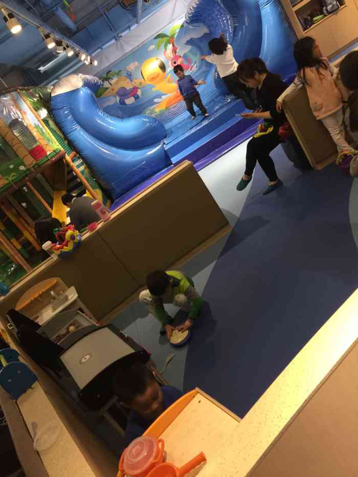 贝乐鸥动漫体验馆(双井店)-"这人这叫一个多,没什么玩的东西,一个探险