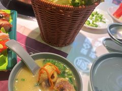 -洪氏嗨捞·广东猪肚鸡·椰子鸡火锅(西咸万象城店)