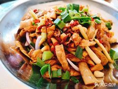 -河畔春天时尚餐厅