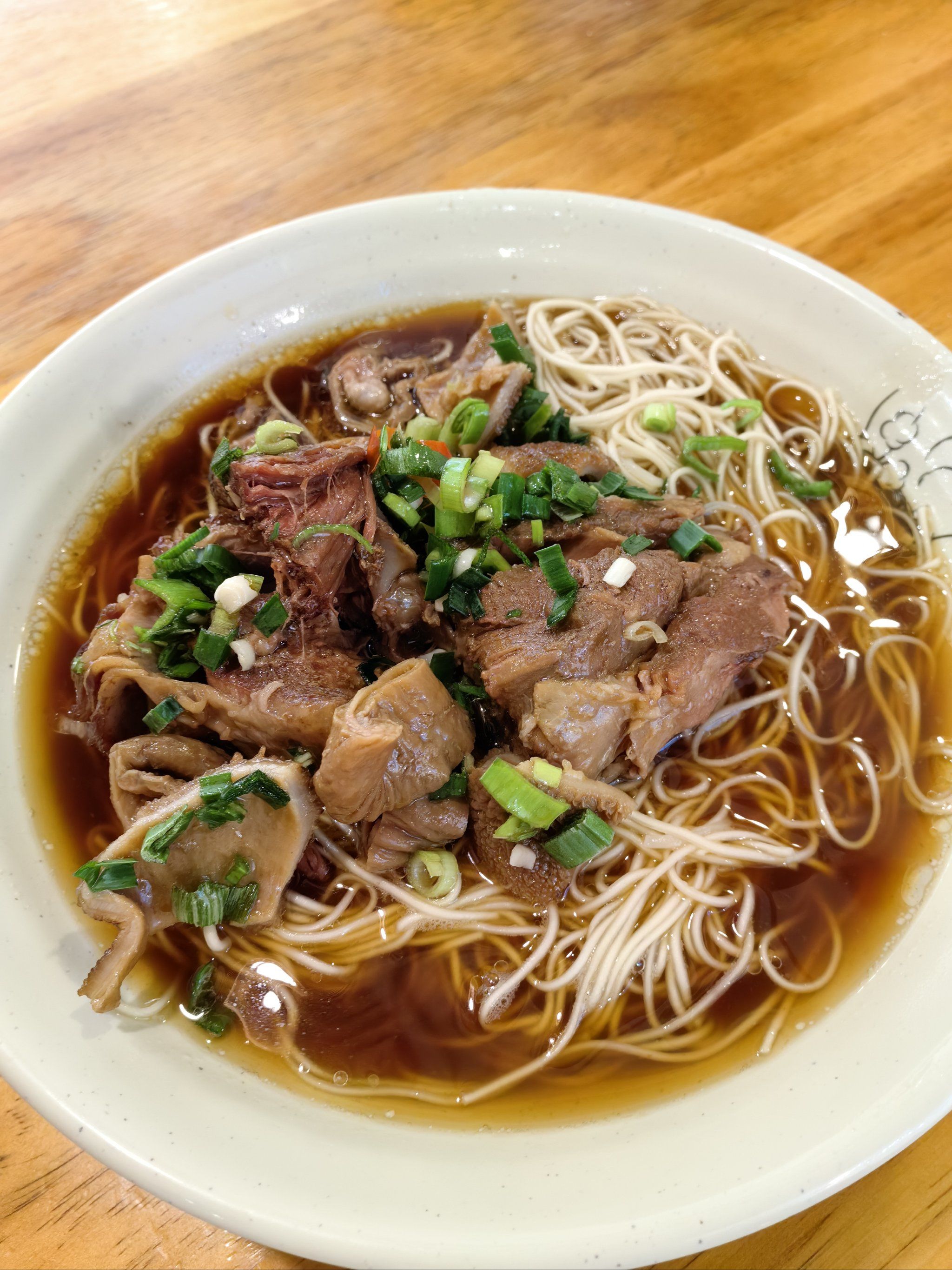 但是还是好这一口 这家店的羊肉份量真的很足 周一还有送羊杂的活动