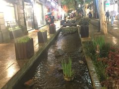 -吴山路夜市