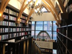 -钟书阁(松江泰晤士小镇店)