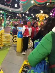 -维佳童话镇演出现场(徐东店)