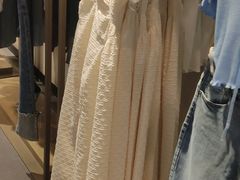 -URBAN REVIVO(济南领秀城贵和购物中心店)