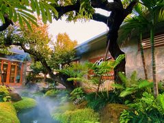 -Chom Cafe and Restaurant