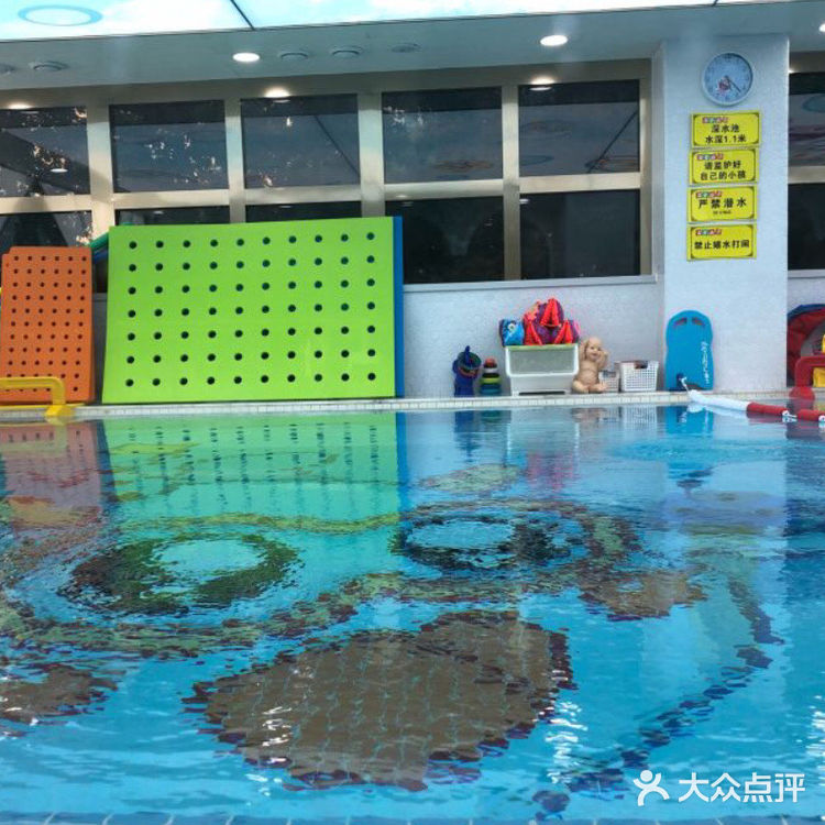 来龙格体验高端亲子游泳