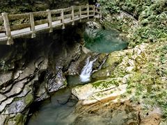 -龙水峡地缝景区