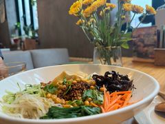 豆花米线-山茶云南菜(永安里店)