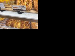 -昆明冠生园·蛋糕·面包(朗悦湾店)