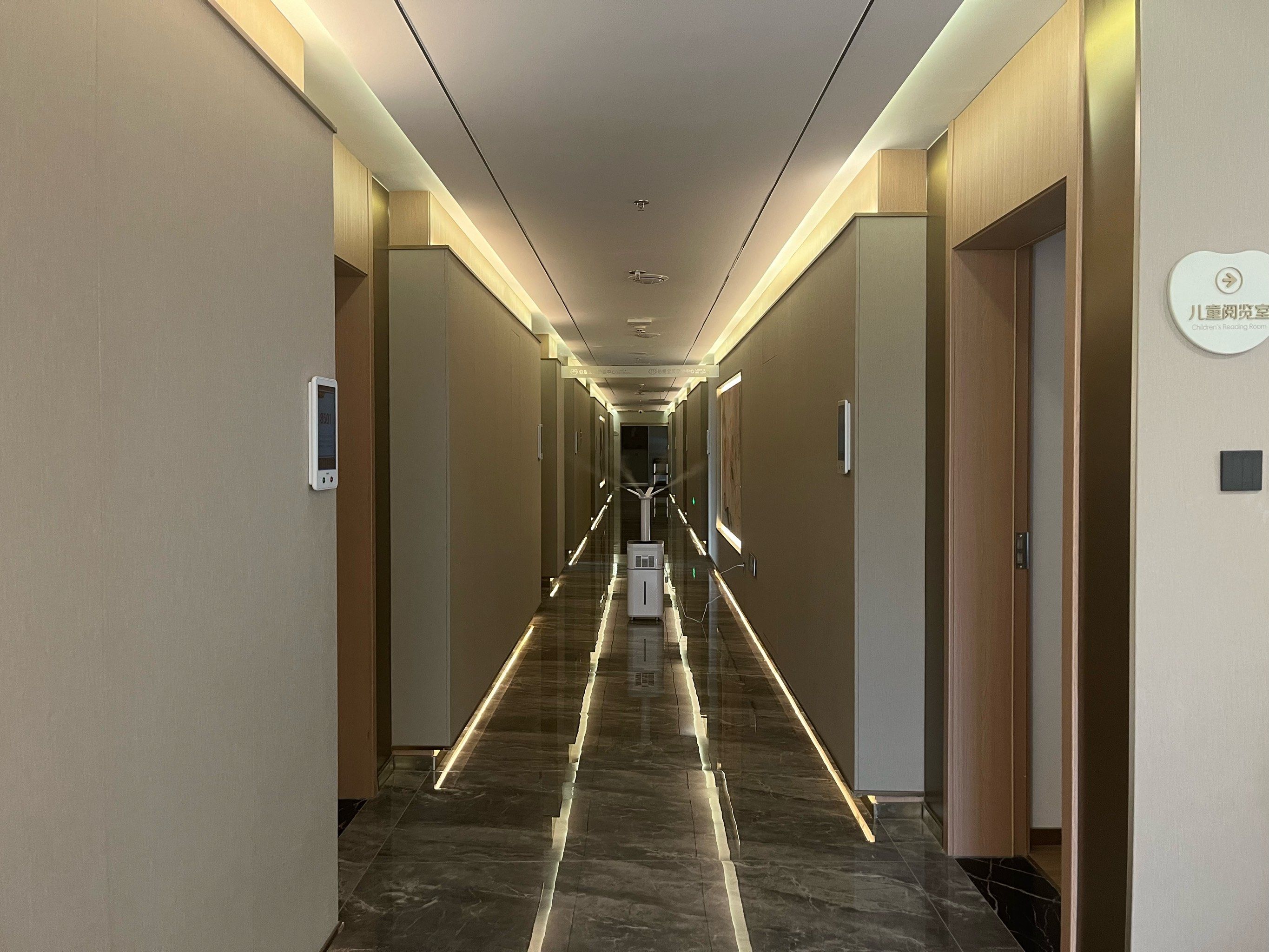 这个走廊有一种神秘氛围!