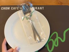 -Chom Cafe and Restaurant