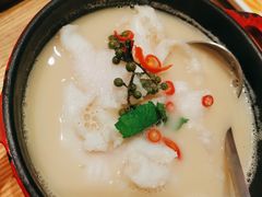 酸汤煮嫩滑鱼片-小大董·烤鸭(王府井apm店)
