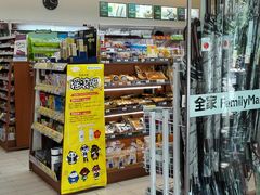 -全家便利店(愚园店)