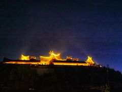 -七彩云南古滇温泉山庄