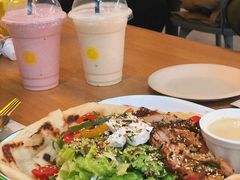 照烧鸡肉配牛油果拉法沙拉-HELLO 27 意面·沙拉·帕尼尼