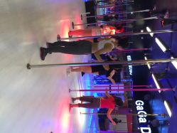 上海轩依钢管舞学校(长寿路总校)-轩依钢管舞