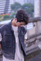 -一家只做男发烫染的店