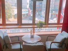 靠窗位-雕刻时光咖啡馆(南院门店)