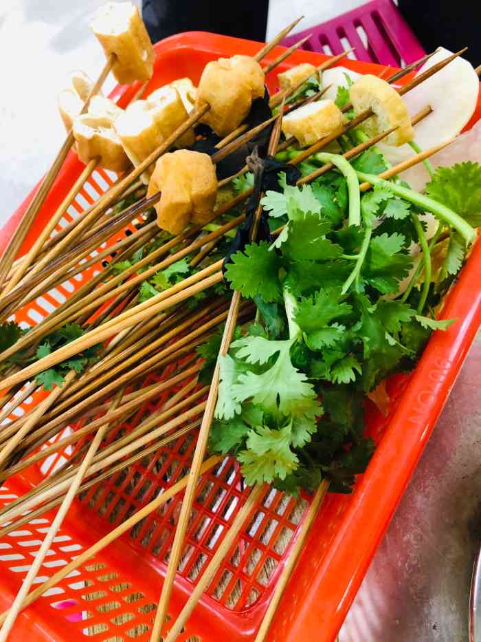西航串串-"镇上新开的串串店 人简直是火爆 我们每次.