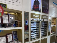 -美式眼镜·授权蔡司.依视路.尼康.豪雅.明月(人民广场店)