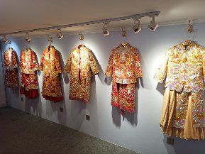 -觅白婚纱礼服馆