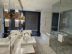 -上海虹桥西郊假日酒店