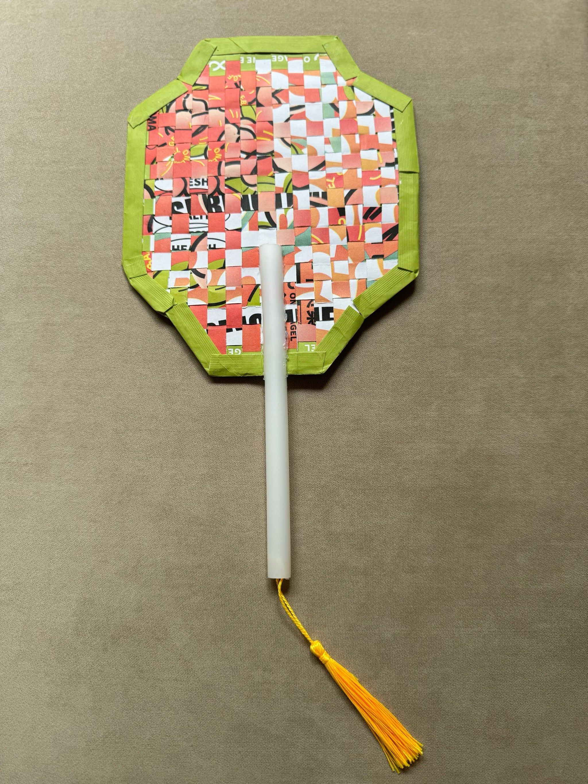 纸袋秒变扇子,大家一起做起来清凉一夏