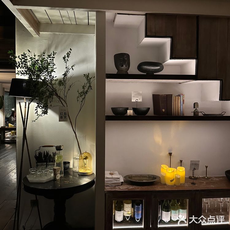 月山自由餐厅 店如其名，是建国设计美学馆里的西餐厅