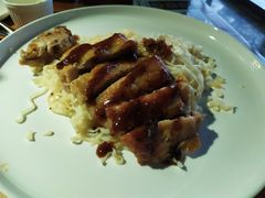 -more than meow吴止猫主题餐厅(承德 中船汇店)