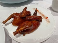 招牌玻璃皮乳鸽-北京厨房(SKP店)