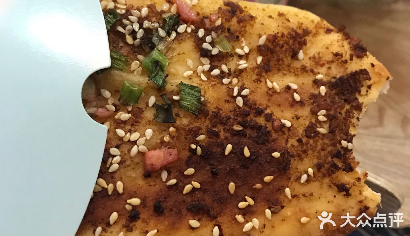 他家的饼类似掉渣饼，吃过两次第一次吃觉得很好