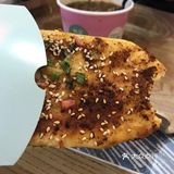他家的饼类似掉渣饼，吃过两次第一次吃觉得很好