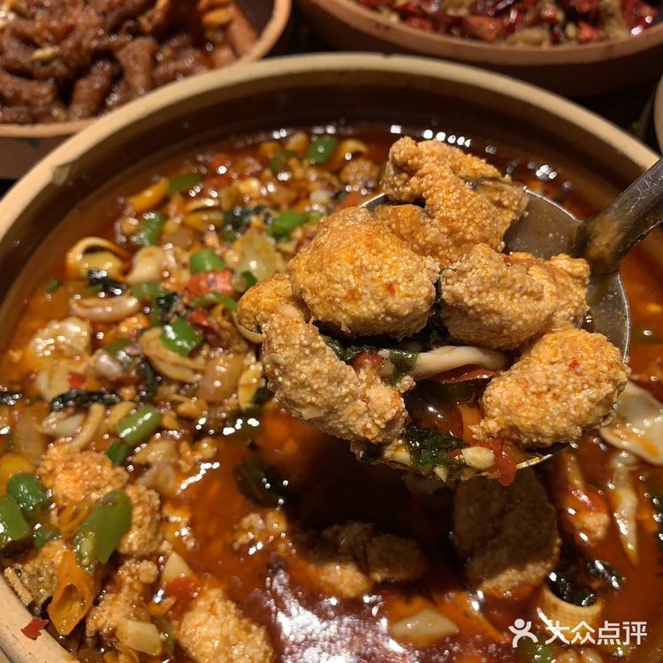 跟朋友四个人点了几个菜全部吃光！小吉星鱼籽鱼泡钵好好吃！