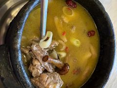 -鲁朗纳麦石锅鸡庄园