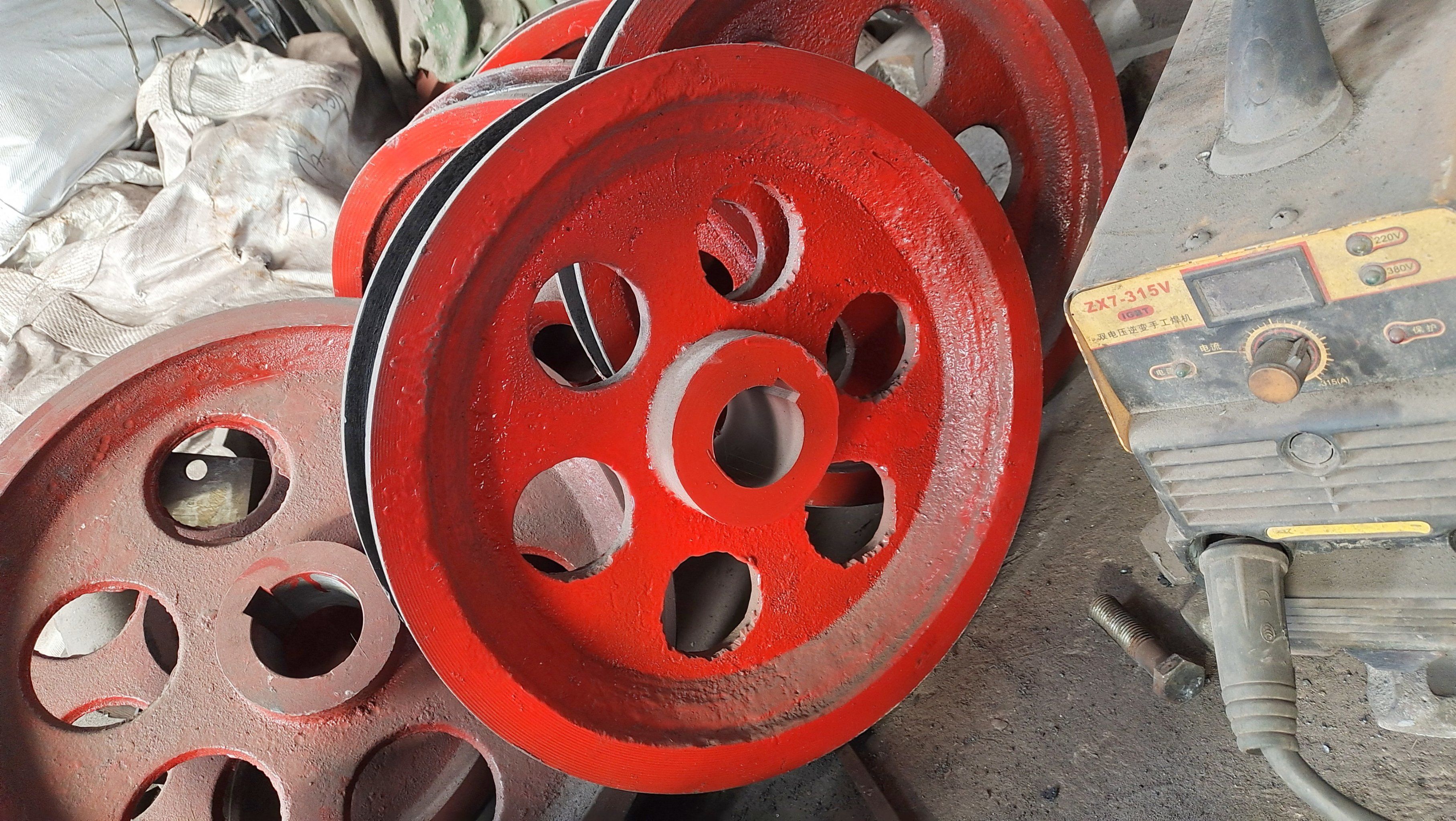 链条链轮是一种常见的机械传动装置,通常由链条和链轮组成