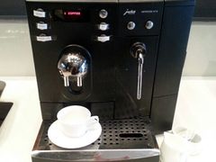行政酒廊下午茶-上海滴水湖皇冠假日酒店