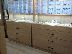 -天空之镜眼镜店蔡司依视路配镜授权零售店(望京颐堤港店)