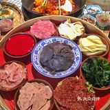 重庆探店｜洪崖洞旁人均50‼️最便宜的老火锅💗32种甜品免费吃