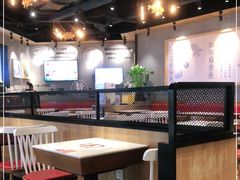 大堂-渝是乎酸菜鱼·川渝小炒(新世界百货望京店)