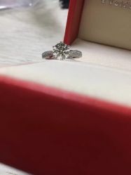 -威德钻石-克拉钻大本营(南京东路店)