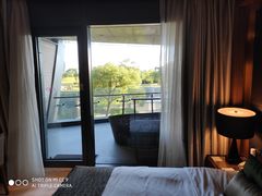 -上海滴水湖皇冠假日酒店