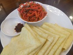 酸萝卜炒牛肉配饼-玛禄藏膳(五分店)