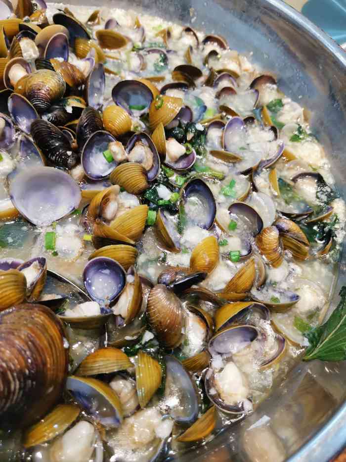 小北江河鲜(新城店)-"[薄荷]环境:有比较多车位,一进去就可.