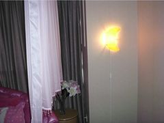 9M)24AUO{42~RGZ%CC3$-简爱主题酒店(山西路中环国际店)