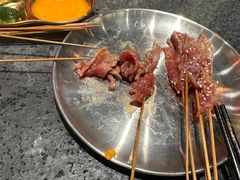 -何妹湿辣牛肉·粤式烧烤砂煲(桂雅路店)